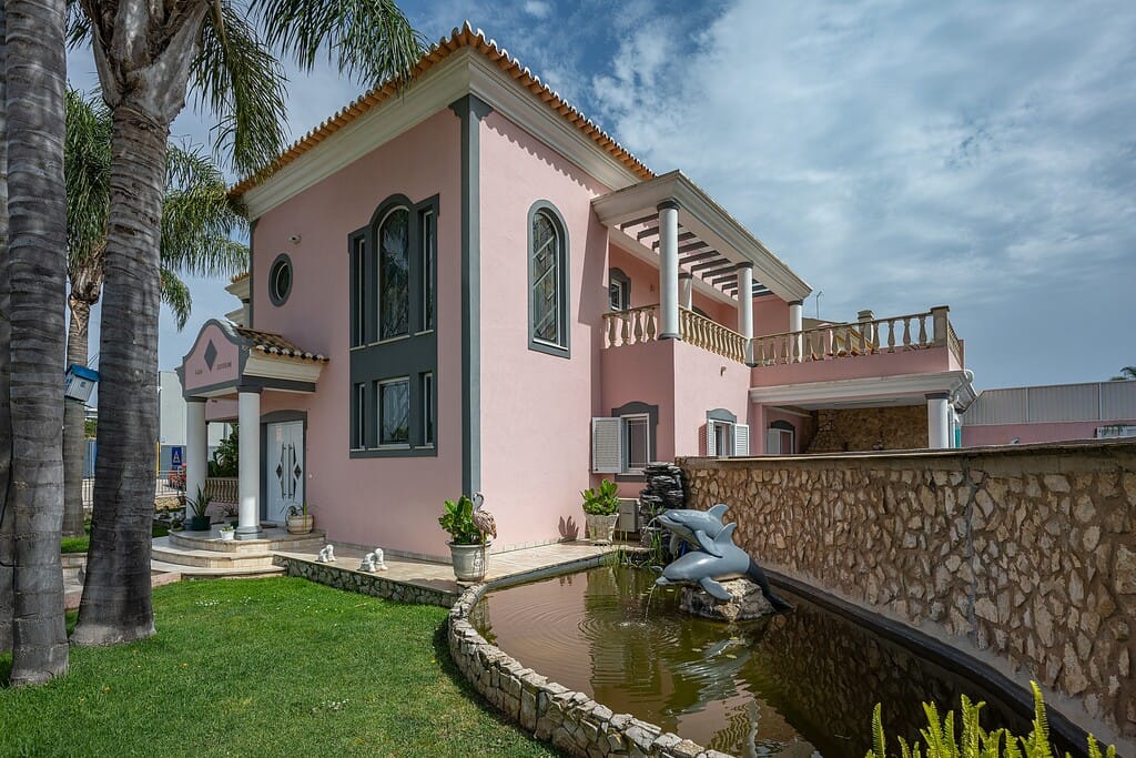 Portugal House for Sale – Sunlit Safe Haven for Savvy Property Buyers