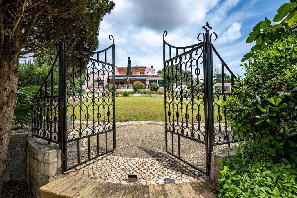 The Stunning Algarve Europe’s Sunlit Haven for Lifestyle